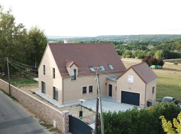 MAISON AVEC GARAGE ACCOLÉ